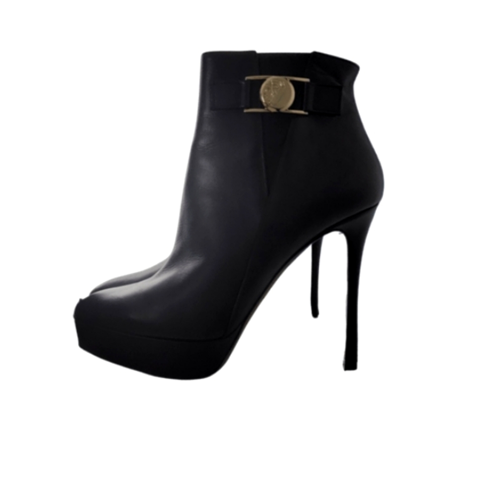 Versace Collection Boots  size 39 8.5